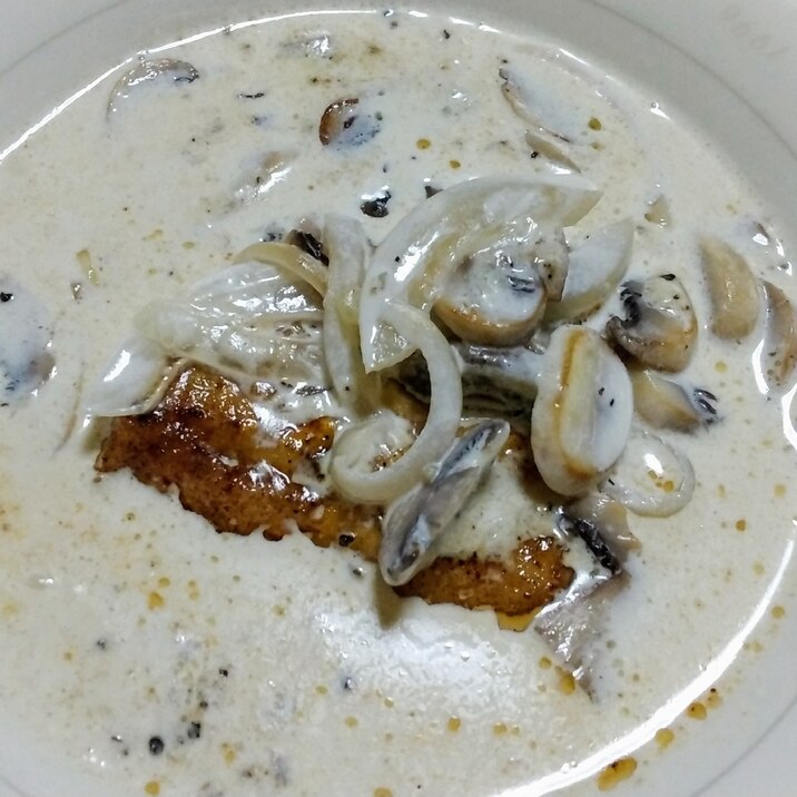 お魚食べよ☆メカジキのきのこクリームスープ